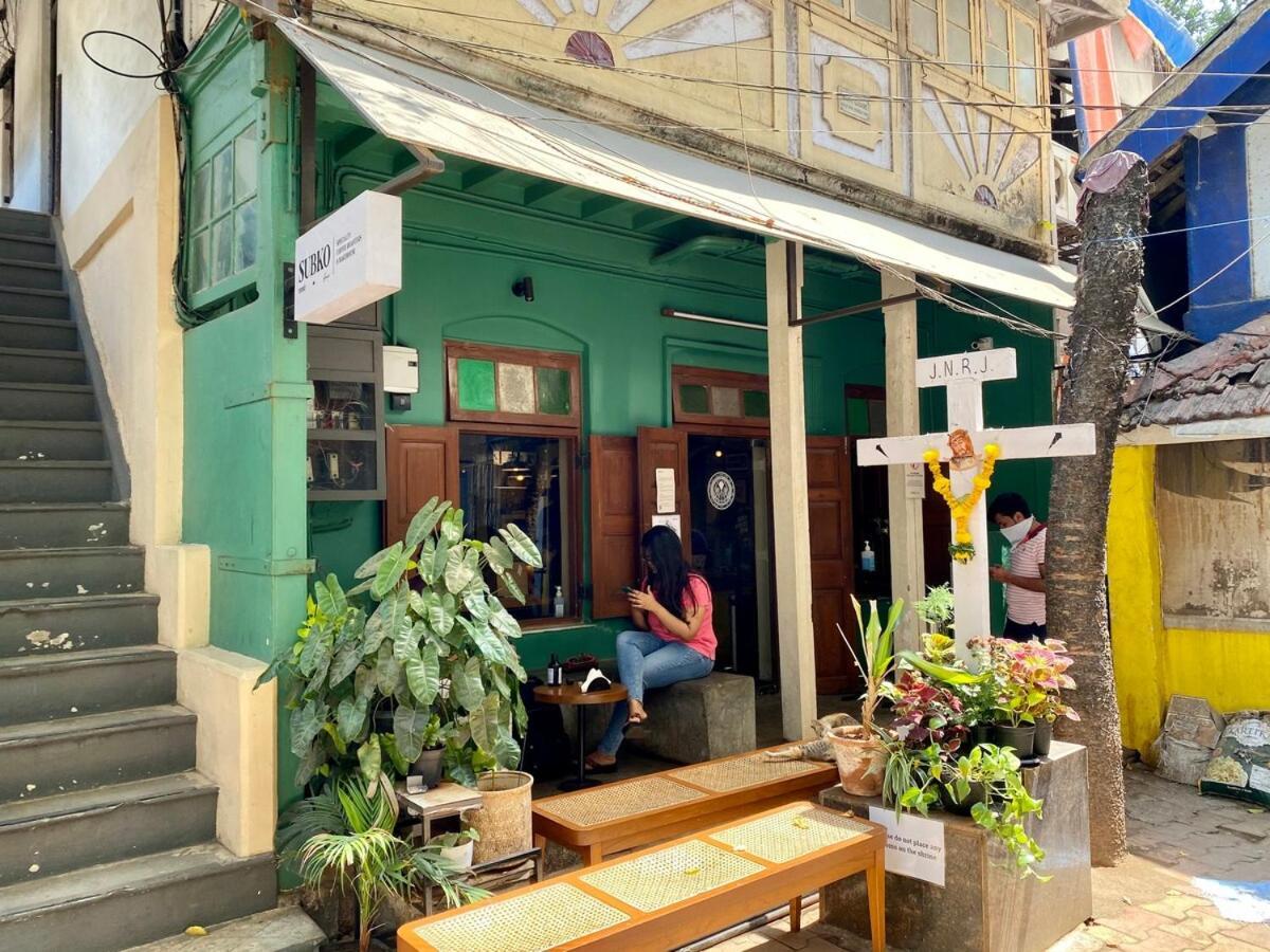 Chic Pad In Bandra West * Bombaj